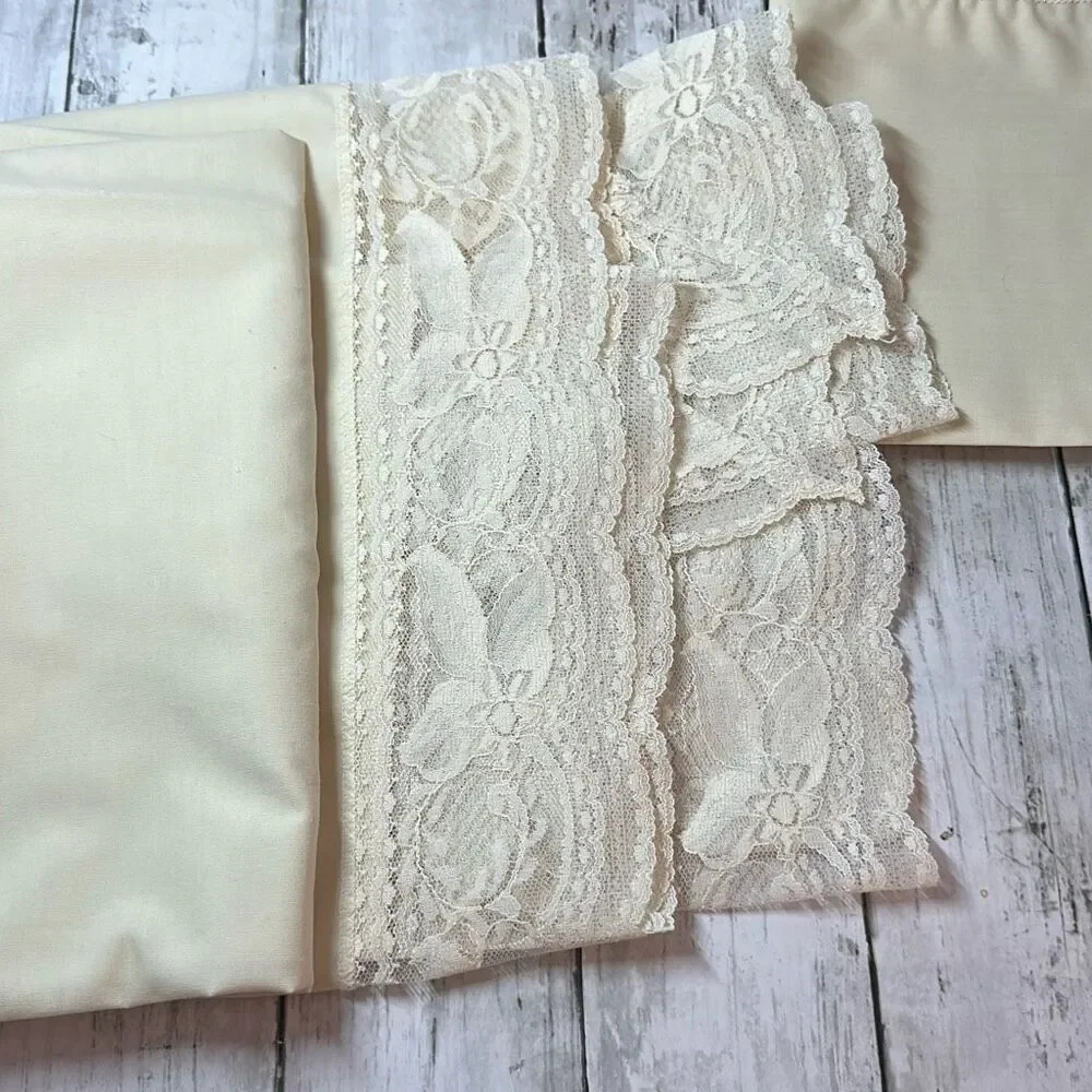 Vintage Beige Placemats with Lace Trim set of 8‎ and Tablecloth